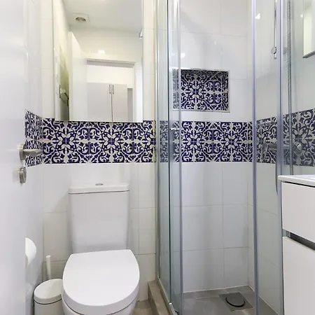 Wal Apartments- 3 Bedrooms With Parking Space Apartment